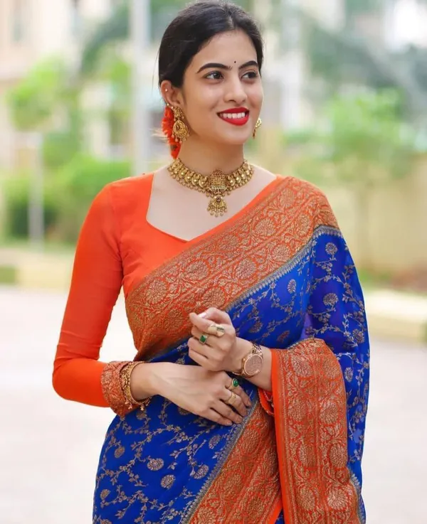 Blue_Woven_Kanjivaram__Silk_Saree_With__unstiched_Blouse_For_Women